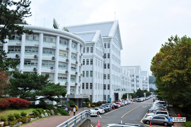 Chosun Univ. Main Building. Use this Entrance to 4F (Rm 4211).