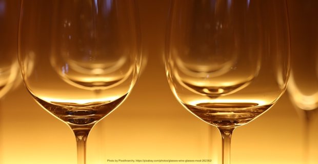 Photo by PixelAnarchy, https://pixabay.com/photos/glasses-wine-glasses-meal-262382/