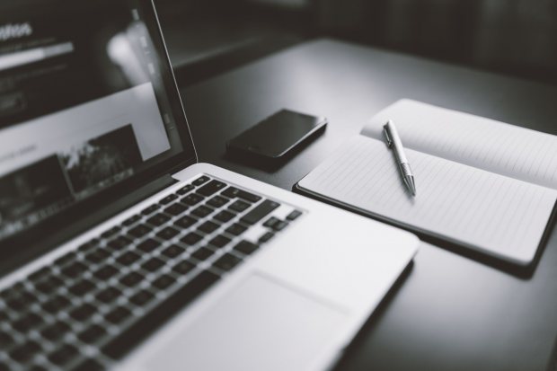 https://www.pexels.com/photo/iphone-notebook-pen-working-34088/